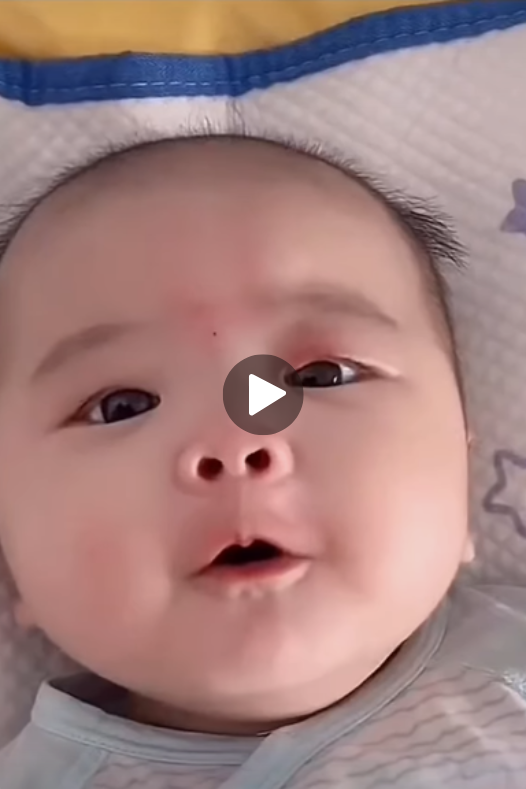 KHOẢNH KHẮC ĐÁNG YÊU CỦA ẺM