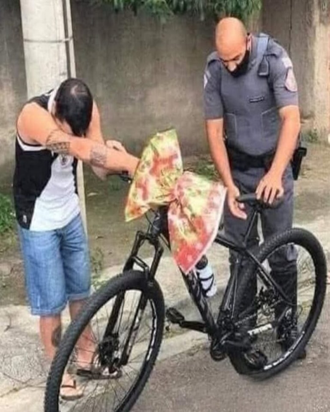 More Than a Bicycle: How a Simple Act of Kindness from Police Officers Gave a Young Father His Dignity Back